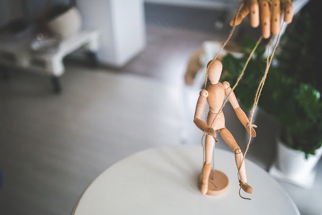 Leid je je leven of leidt het leven jou